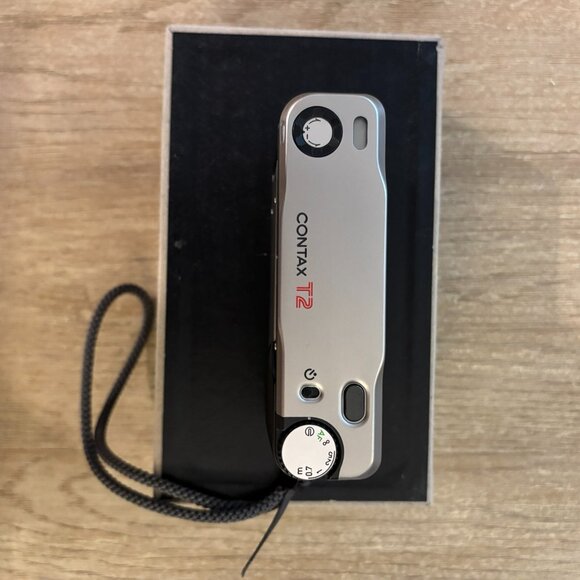 Contax T2 35mm Camera, Silver - With Case, Display Case and Strap - EX+ - Picture 4 of 11